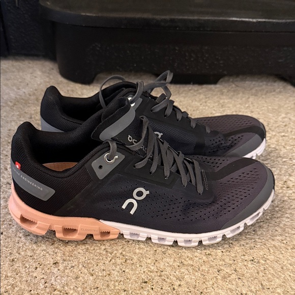 On Running CloudFlow Women's Black and Peach Athletic Shoes - Picture 3 of 9